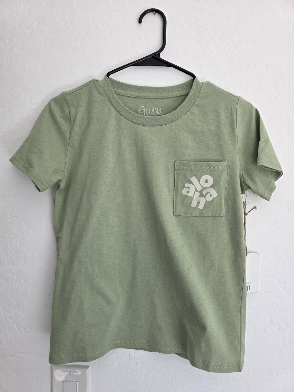 GUAVA SHOP 100% COTTOWomen's Sage Green Short-Sleeve Pocket Tee with Aloha Print